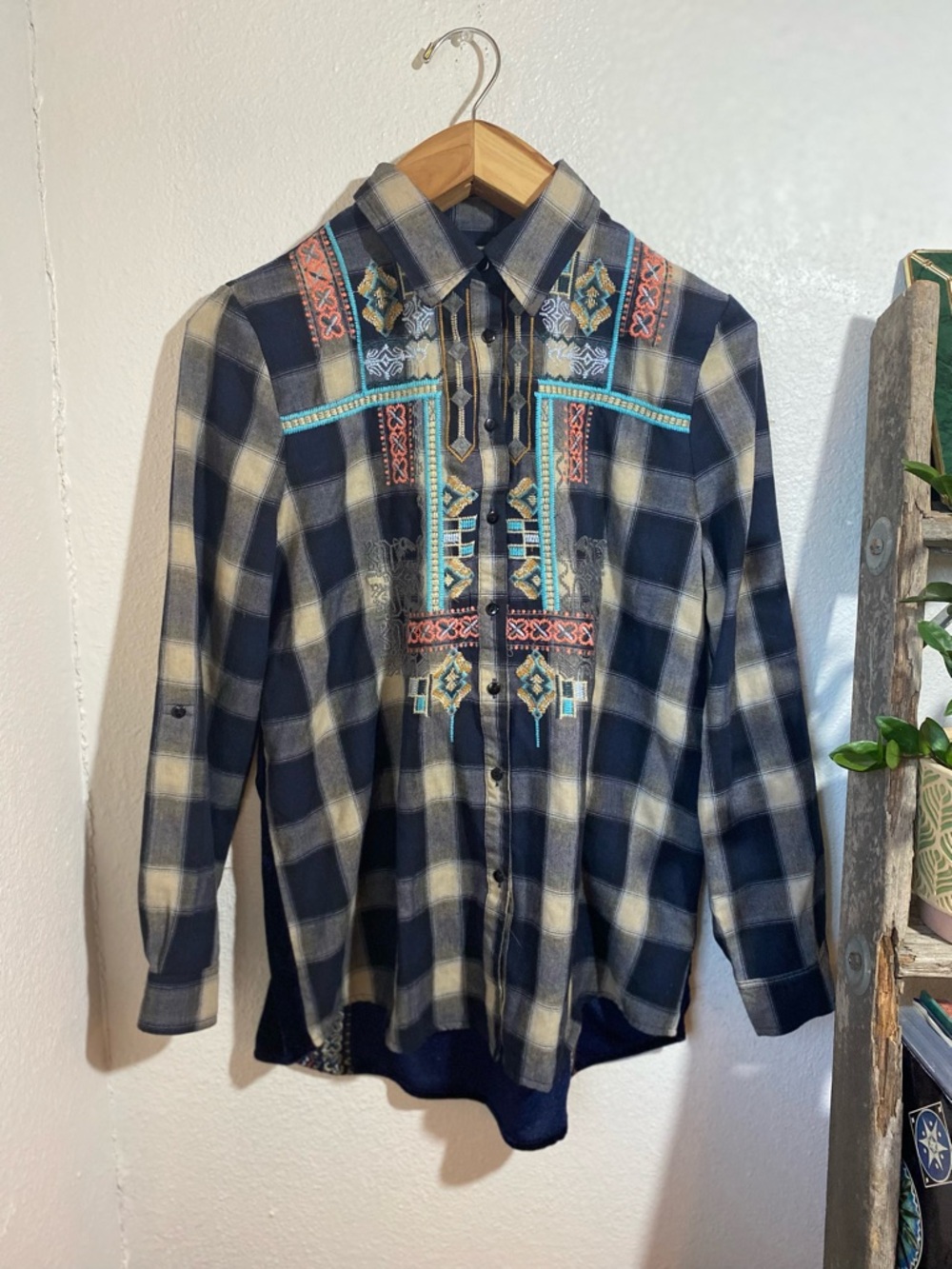 Paparazzi Boho Southwest Embroidered Button Down Cotton Plaid Shirt Size Medium - Picture 7 of 9